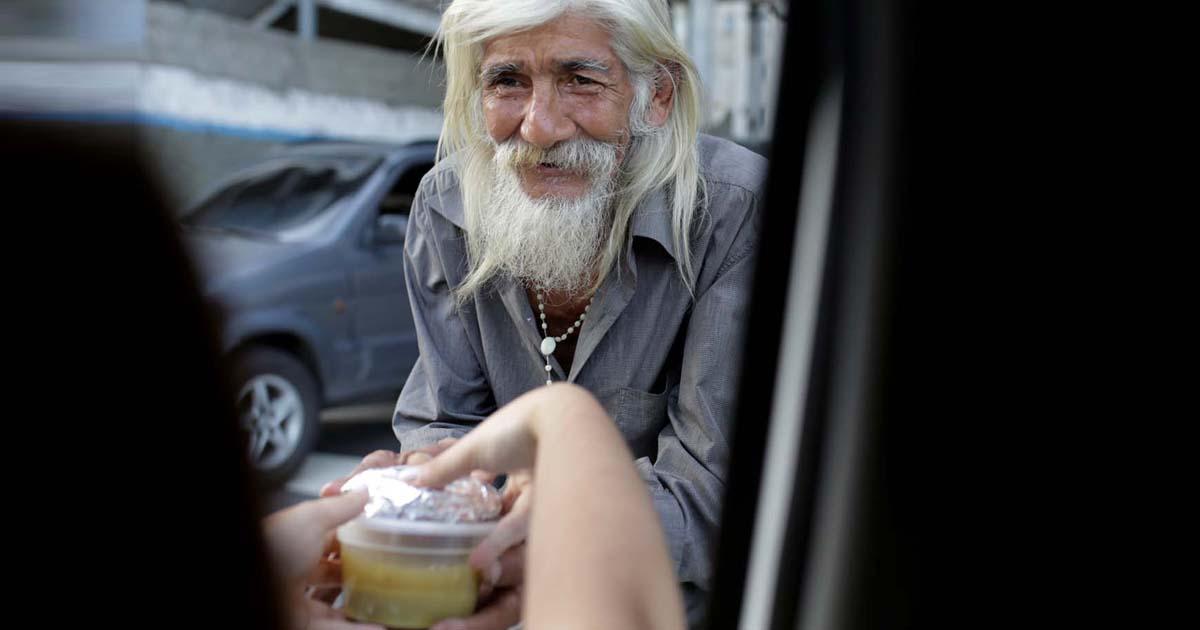 Salvemos los ancianos de la Calle! 