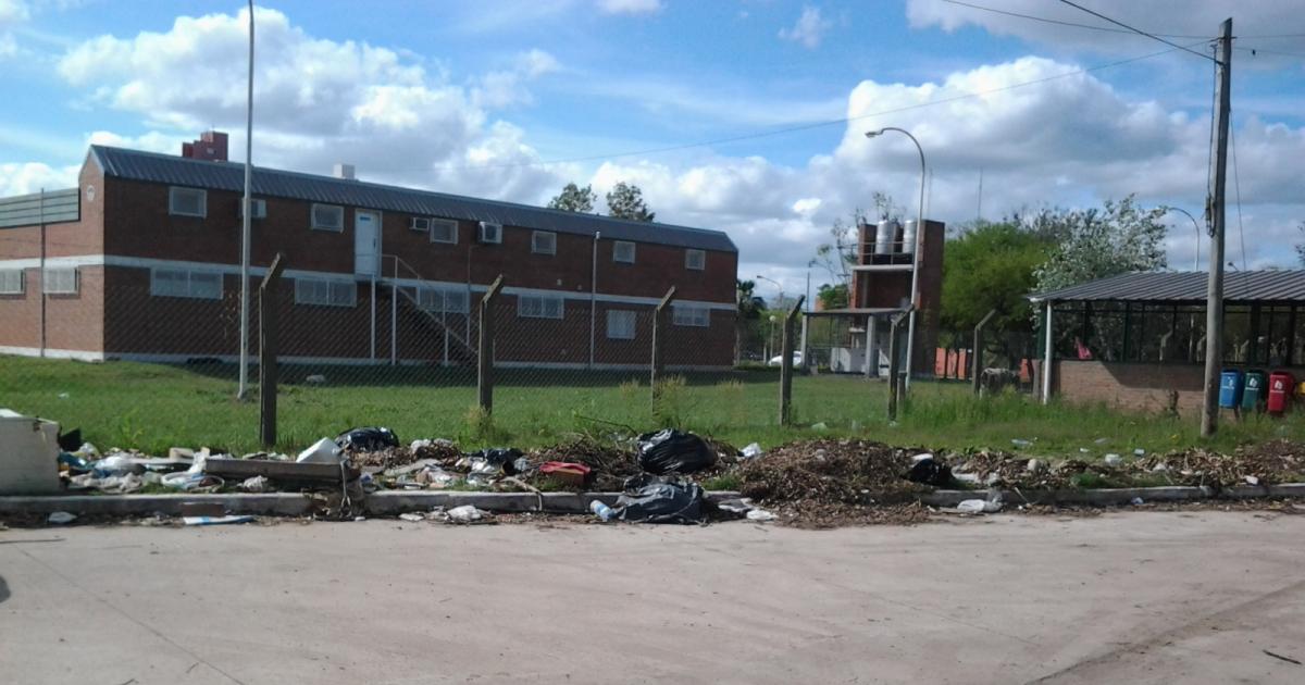 Mantener en condiciones mínimas de higiene y de infraestructura el Hospital Perrando