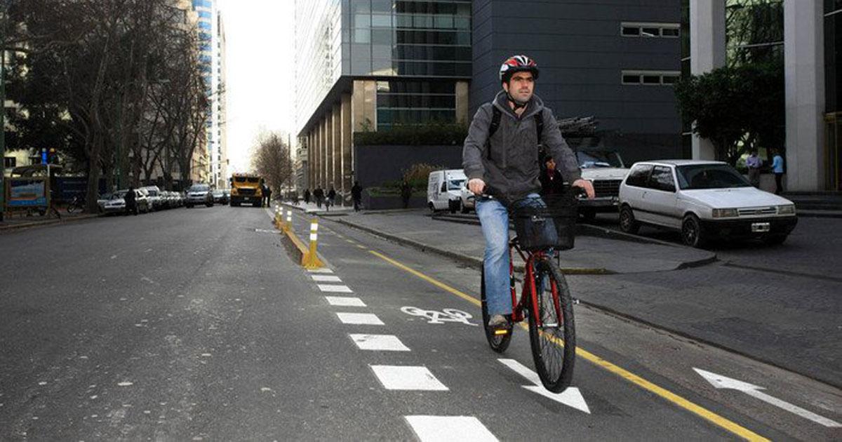 Instruyan a los ciclistas como al resto de los conductores