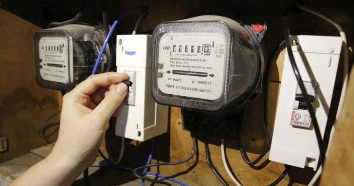 Cancel the decision that the change of energy meters throughout Chile is the responsibility of the user