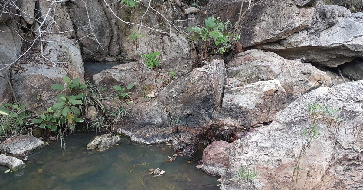 El fraccionamiento Mirador del Bosque, en carretera Colotlán, está contaminando el río de Monticello, Jalisco