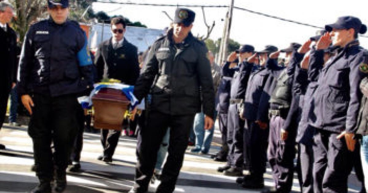 Apoyar a la familia del Policía muerto en la ciudad de La Paz, Uruguay