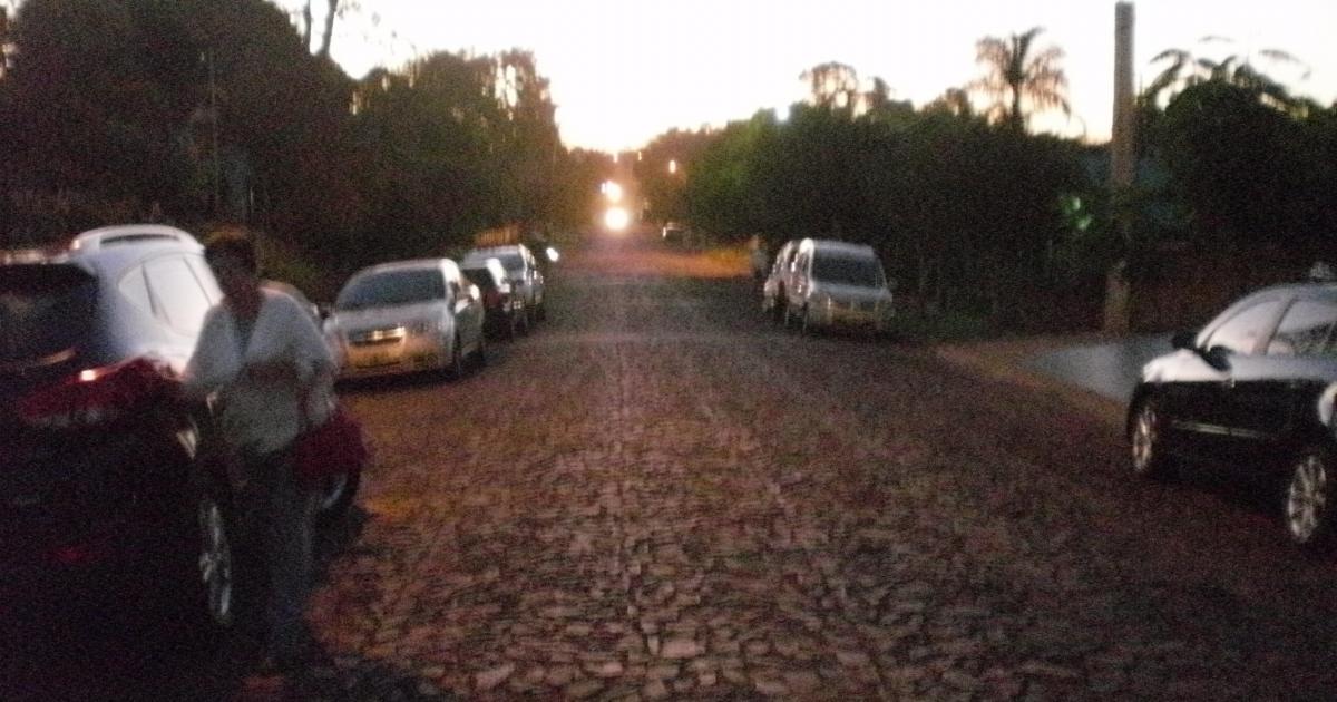 Por veredas seguras y sombra de árboles para caminar seguro en Oberá