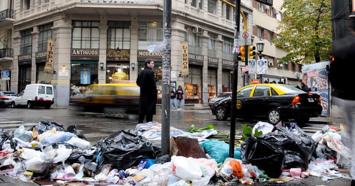 Formar grupos en distintas partes del barrio para educar a la gente a mantener limpia la Ciudad